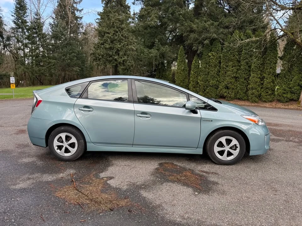 2012 Toyota Prius 3rd Gen - Image 6 of 16