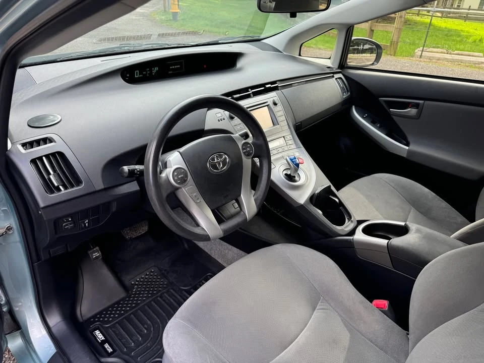 2012 Toyota Prius 3rd Gen - Image 9 of 16