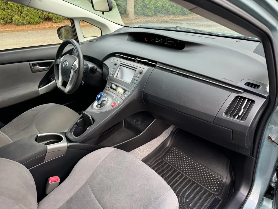 2012 Toyota Prius 3rd Gen - Image 7 of 16