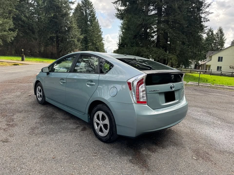2012 Toyota Prius 3rd Gen - Image 15 of 16