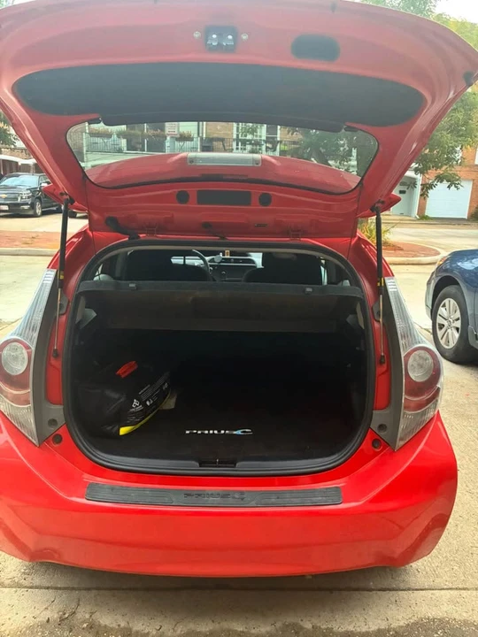 2012 Toyota Prius 3rd Gen - Image 5 of 9