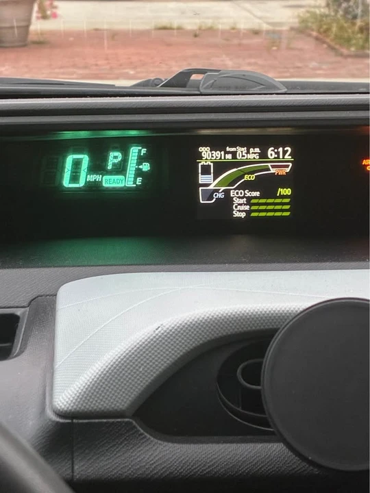 2012 Toyota Prius 3rd Gen - Image 6 of 9
