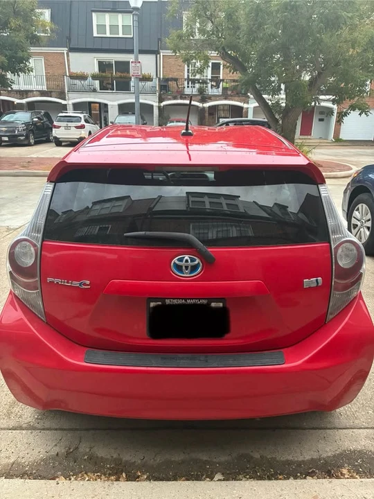 2012 Toyota Prius 3rd Gen - Image 4 of 9