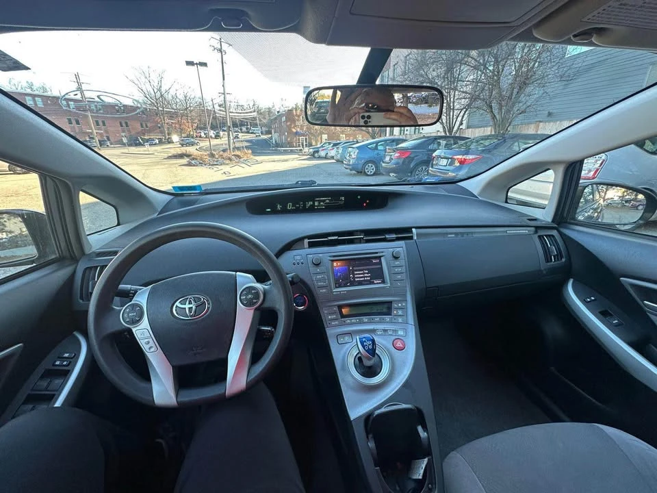 2012 Toyota Prius 3rd Gen - Image 8 of 9