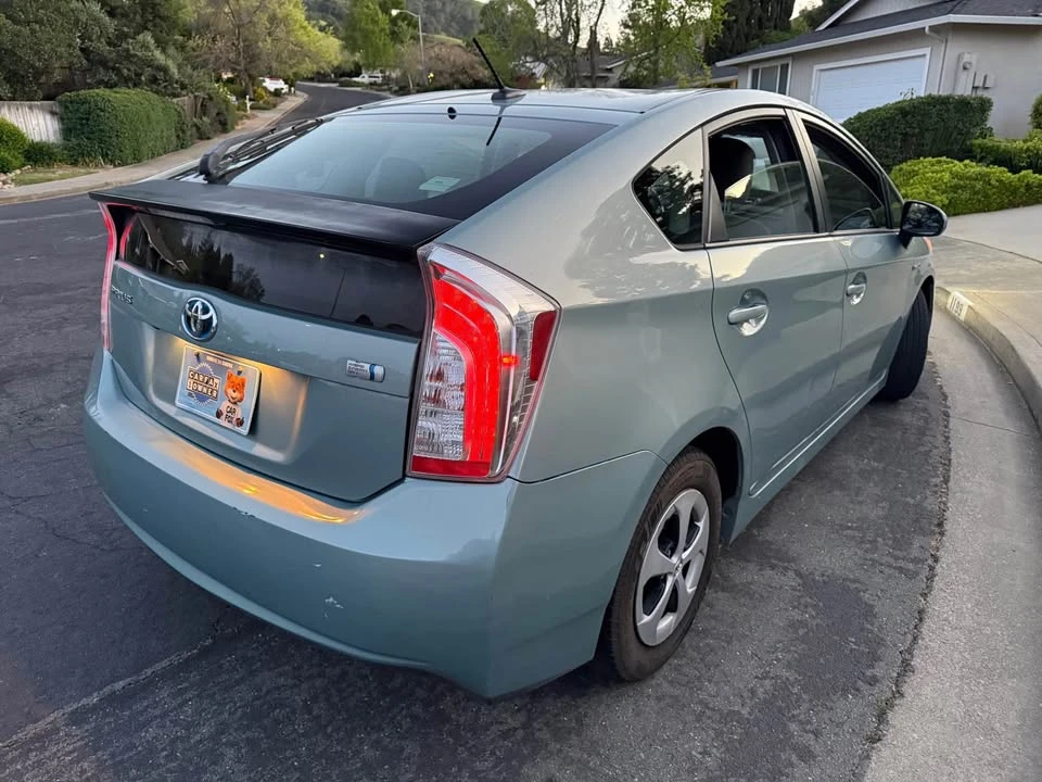 2012 Toyota Prius 3rd Gen - Image 15 of 20