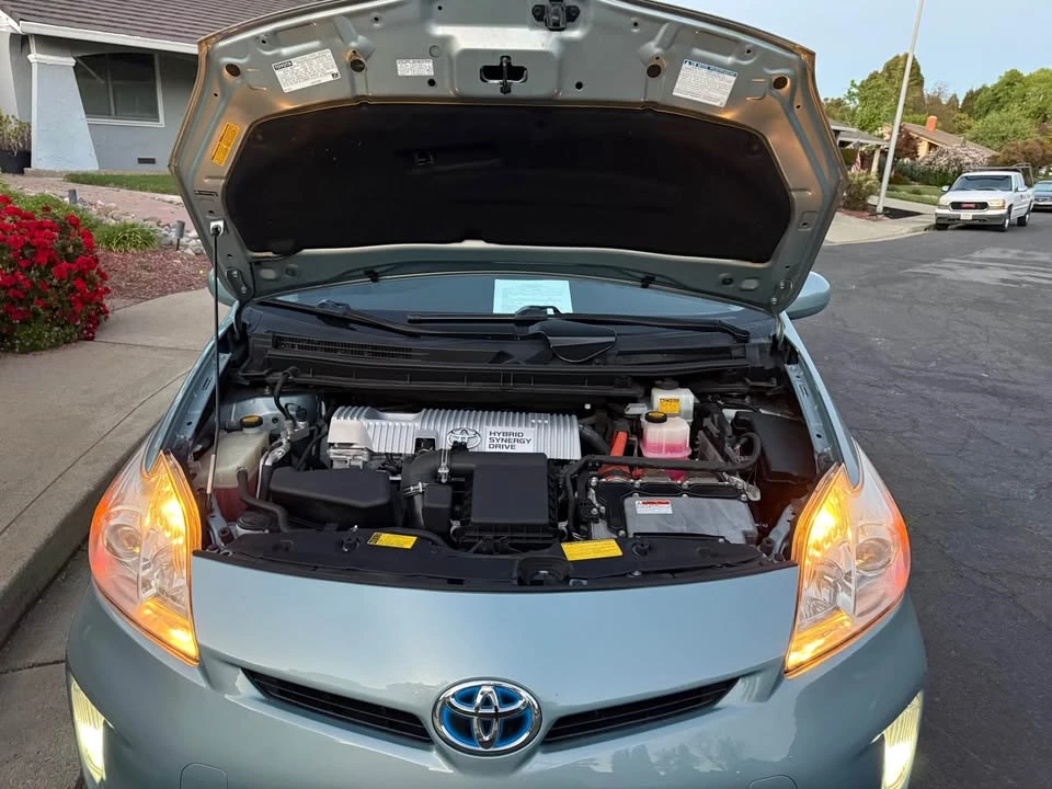 2012 Toyota Prius 3rd Gen - Image 6 of 20