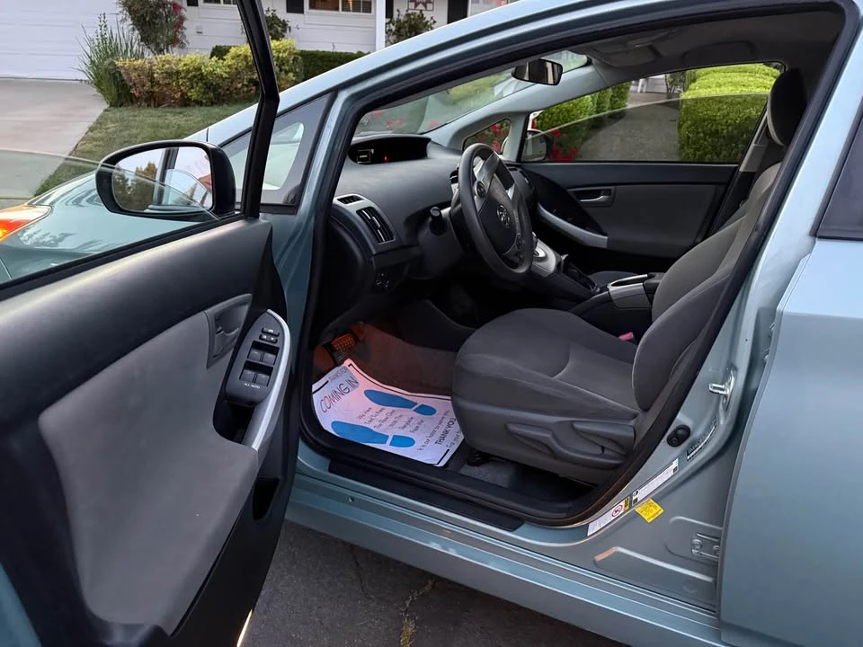 2012 Toyota Prius 3rd Gen - Image 8 of 20