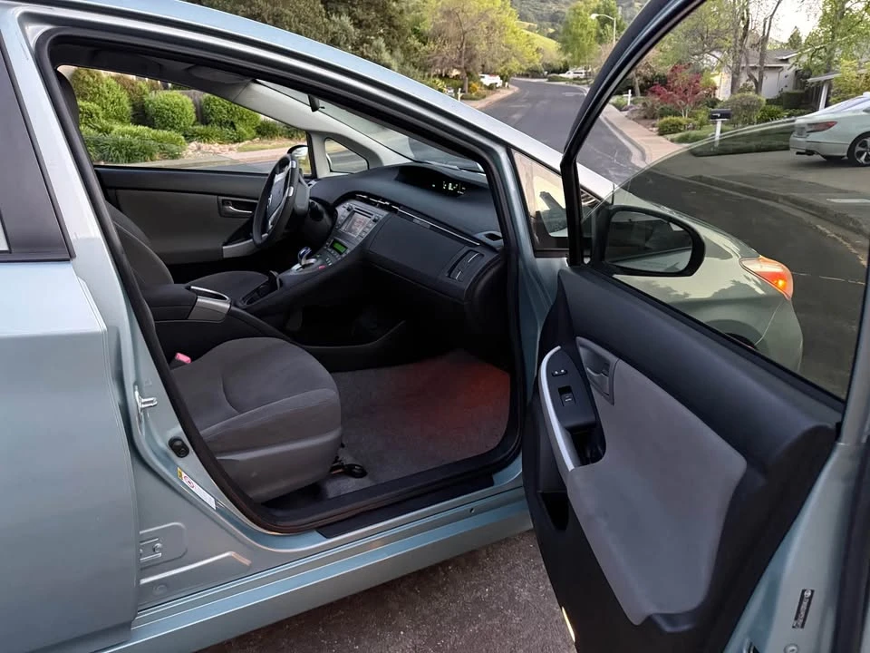 2012 Toyota Prius 3rd Gen - Image 10 of 20