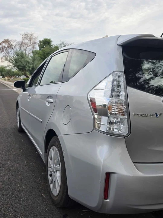 2012 Toyota Prius 3rd Gen - Image 4 of 7