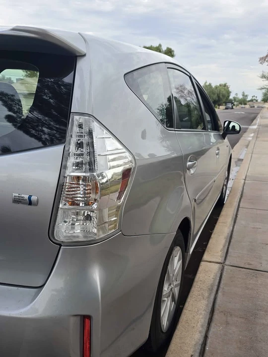 2012 Toyota Prius 3rd Gen - Image 3 of 7