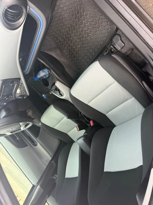 2012 Toyota Prius 3rd Gen - Image 10 of 12