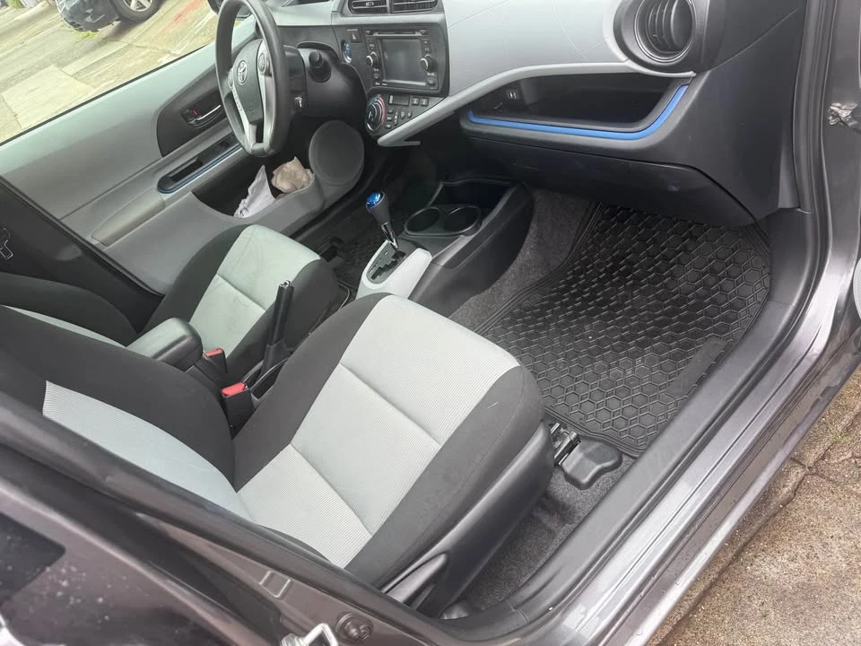 2012 Toyota Prius 3rd Gen - Image 5 of 12
