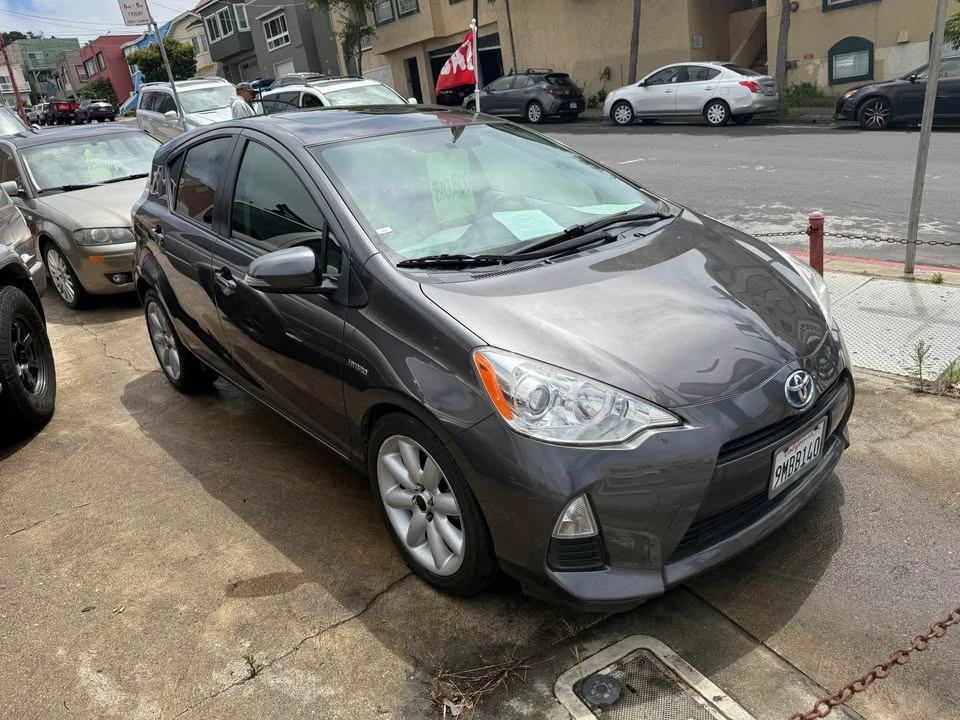 2012 Toyota Prius 3rd Gen - Image 2 of 12