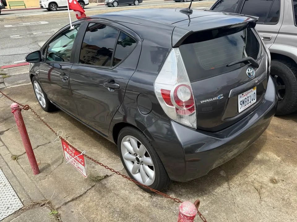 2012 Toyota Prius 3rd Gen - Image 4 of 12