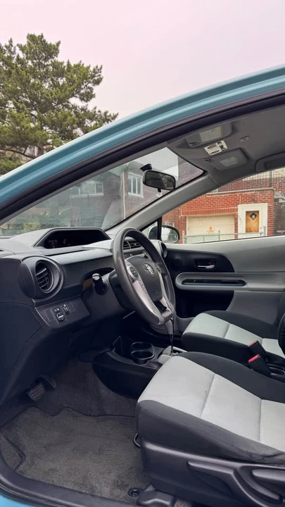 2012 Toyota Prius 3rd Gen - Image 6 of 15