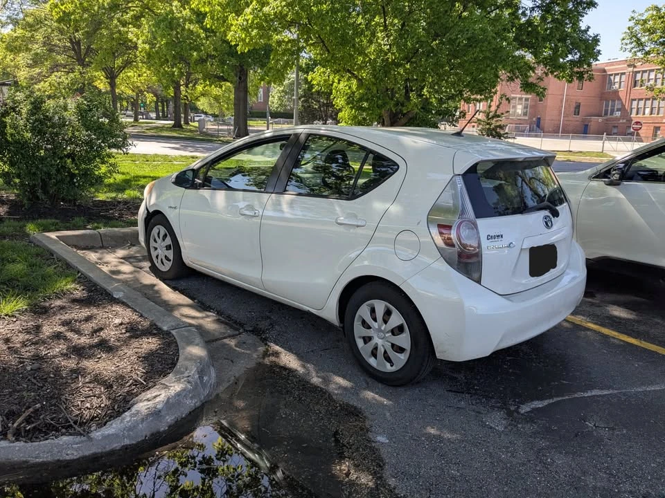 2012 Toyota Prius 3rd Gen - Image 3 of 4