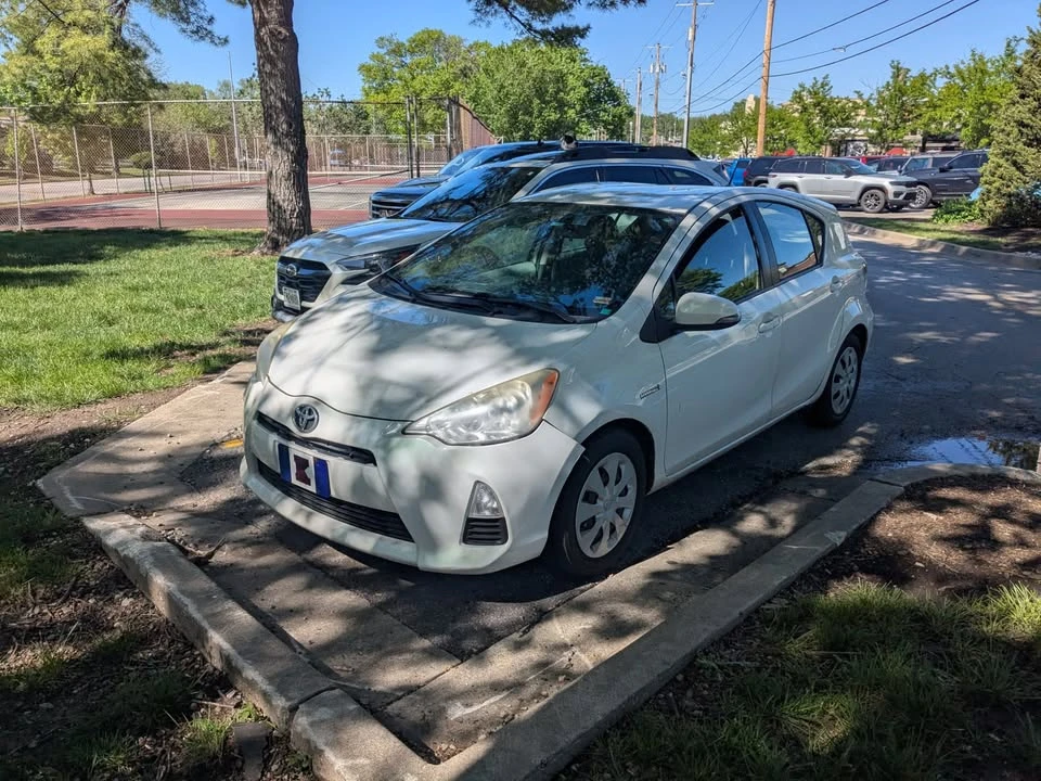 2012 Toyota Prius 3rd Gen - Image 2 of 4