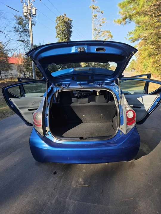 2012 Toyota Prius 3rd Gen - Image 9 of 14
