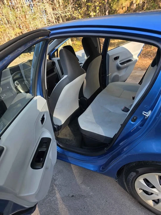 2012 Toyota Prius 3rd Gen - Image 13 of 14