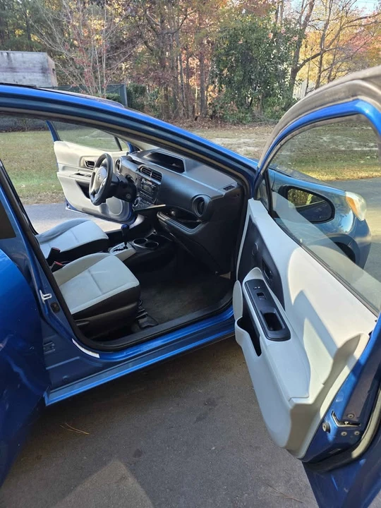 2012 Toyota Prius 3rd Gen - Image 11 of 14