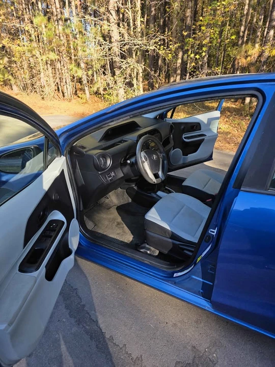 2012 Toyota Prius 3rd Gen - Image 10 of 14