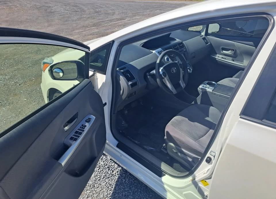 2012 Toyota Prius 3rd Gen - Image 6 of 12