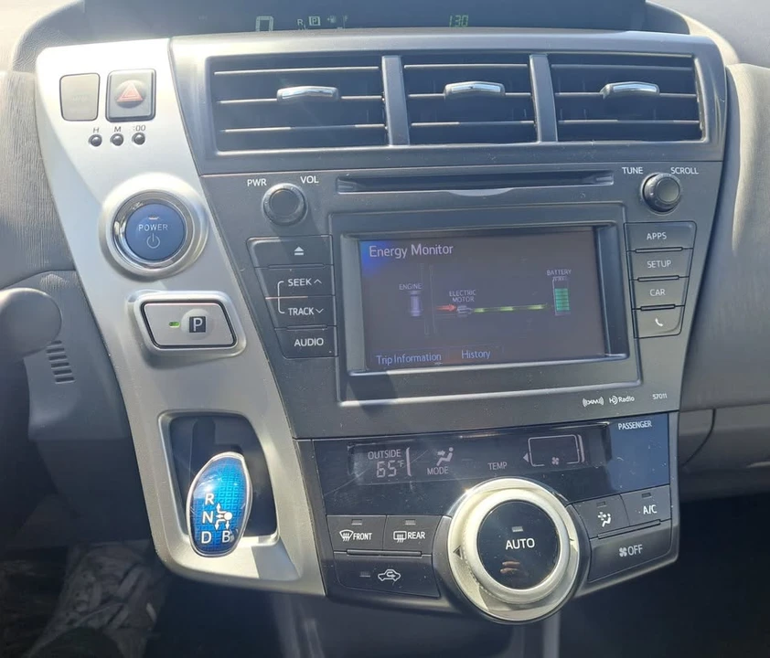 2012 Toyota Prius 3rd Gen - Image 8 of 12