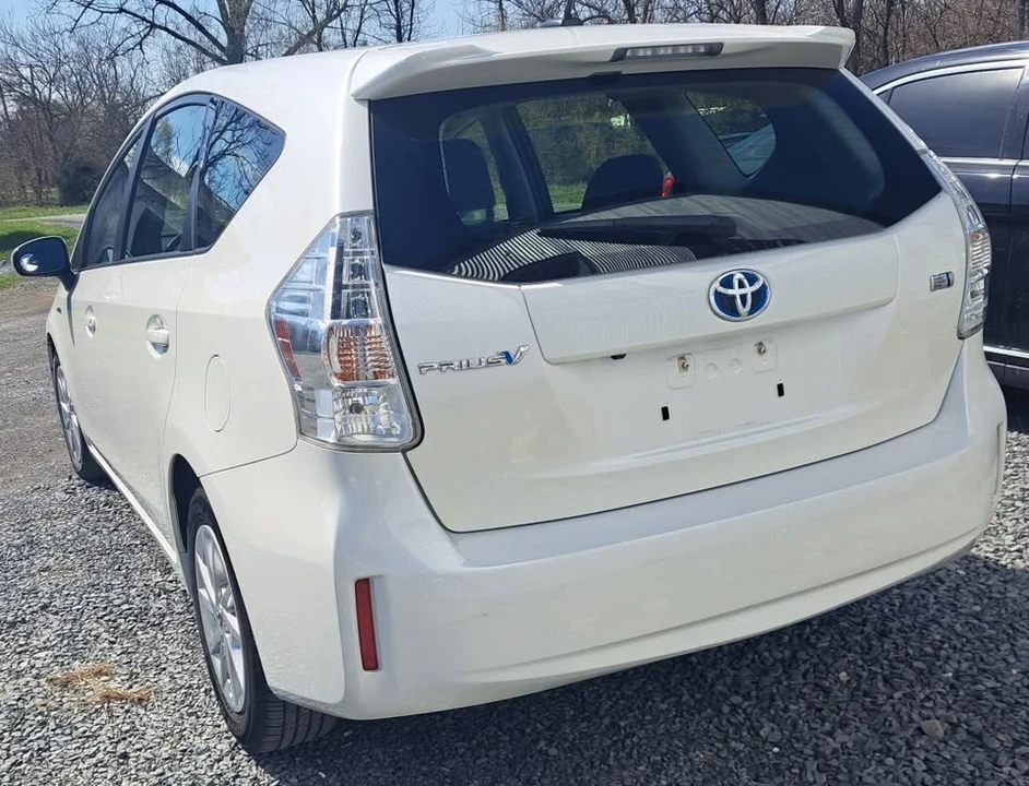 2012 Toyota Prius 3rd Gen - Image 4 of 12