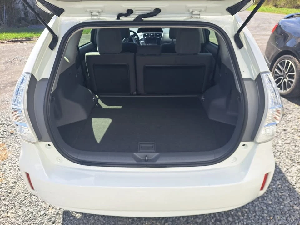 2012 Toyota Prius 3rd Gen - Image 5 of 12