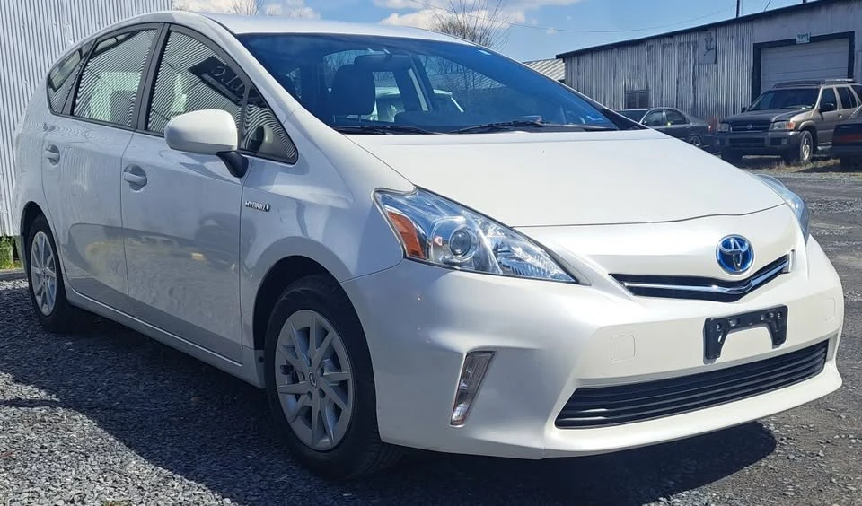 2012 Toyota Prius 3rd Gen - Image 2 of 12