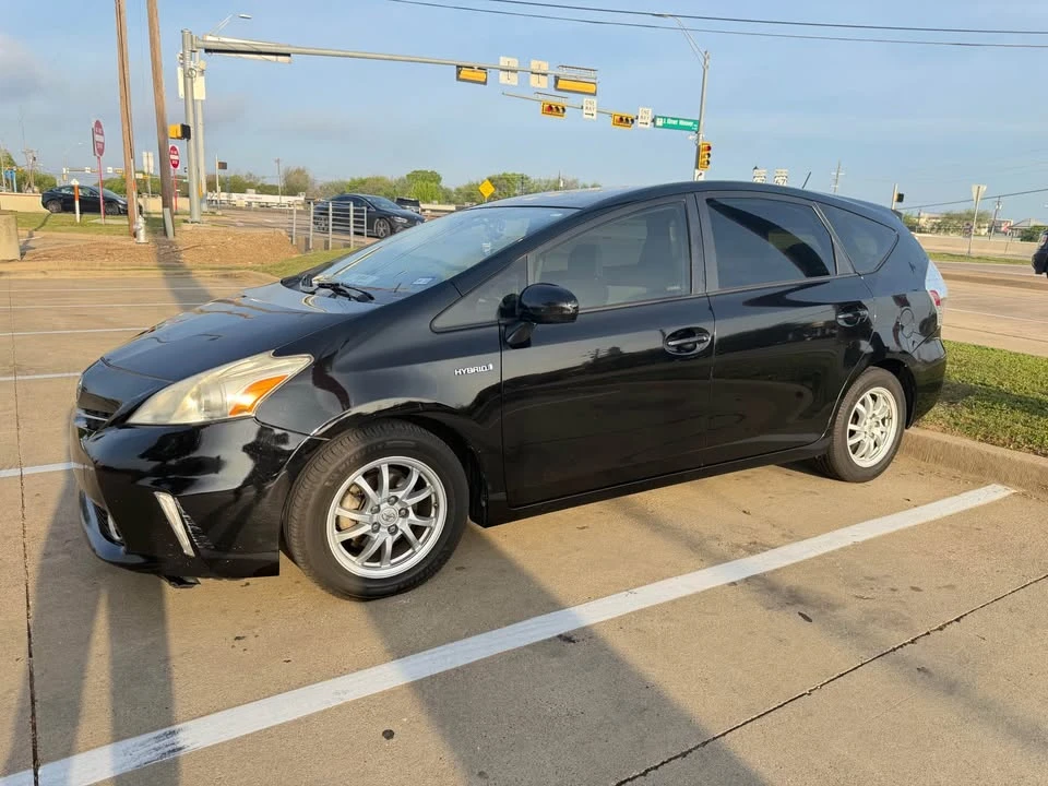 2012 Toyota Prius 3rd Gen - Image 4 of 7