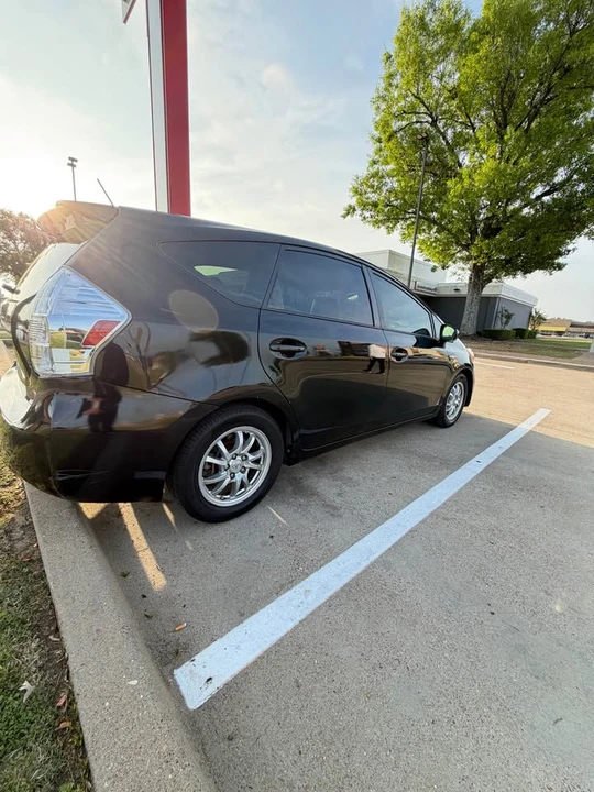 2012 Toyota Prius 3rd Gen - Image 6 of 7
