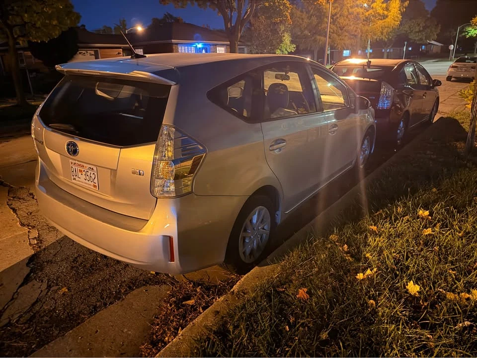 2012 Toyota Prius 3rd Gen - Image 3 of 4