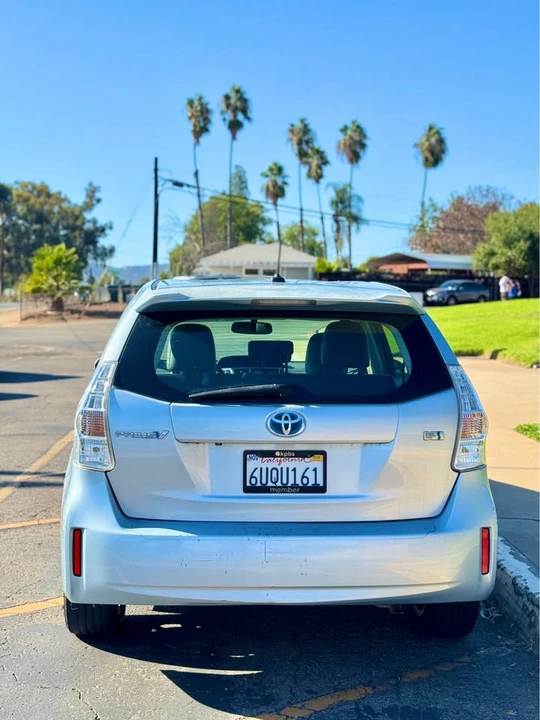 2012 Toyota Prius 3rd Gen - Image 14 of 20