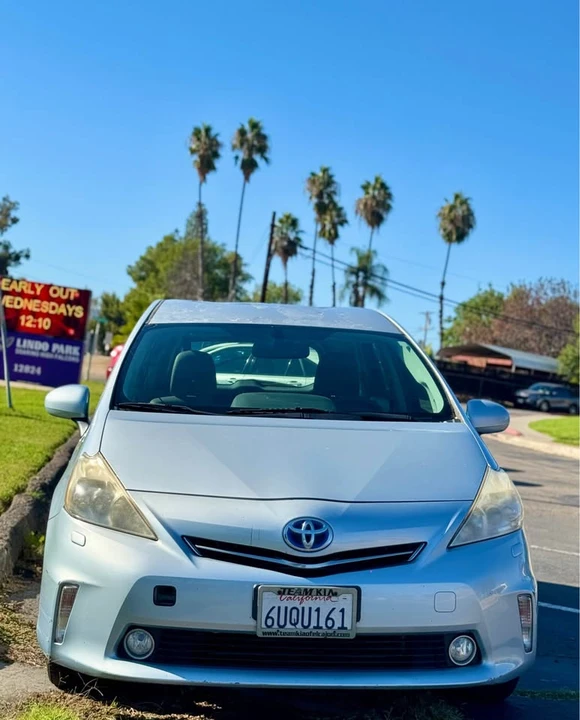 2012 Toyota Prius 3rd Gen - Image 4 of 20