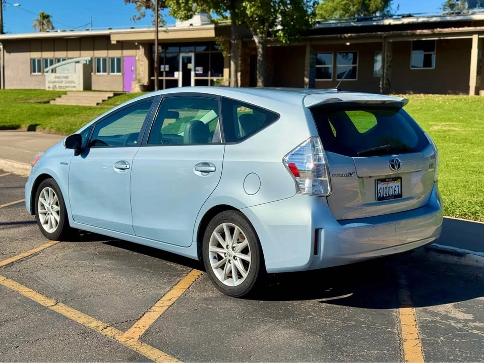2012 Toyota Prius 3rd Gen - Image 17 of 20