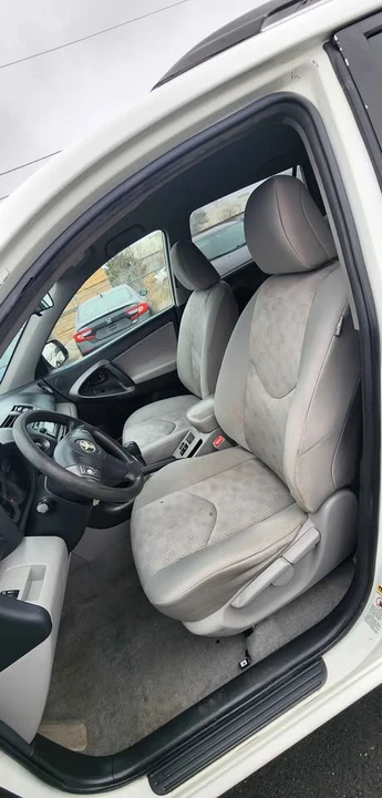 2012 Toyota RAV4 3rd Gen - Image 10 of 17