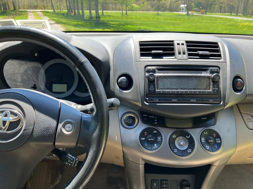 2012 Toyota RAV4 3rd Gen - Image 6 of 11