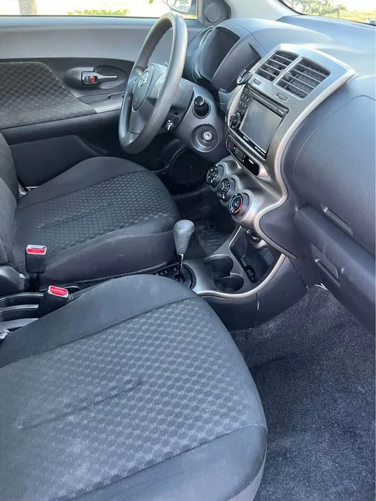 2012 Toyota Yaris - Image 10 of 14