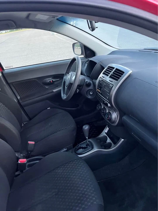 2012 Toyota Yaris - Image 10 of 11