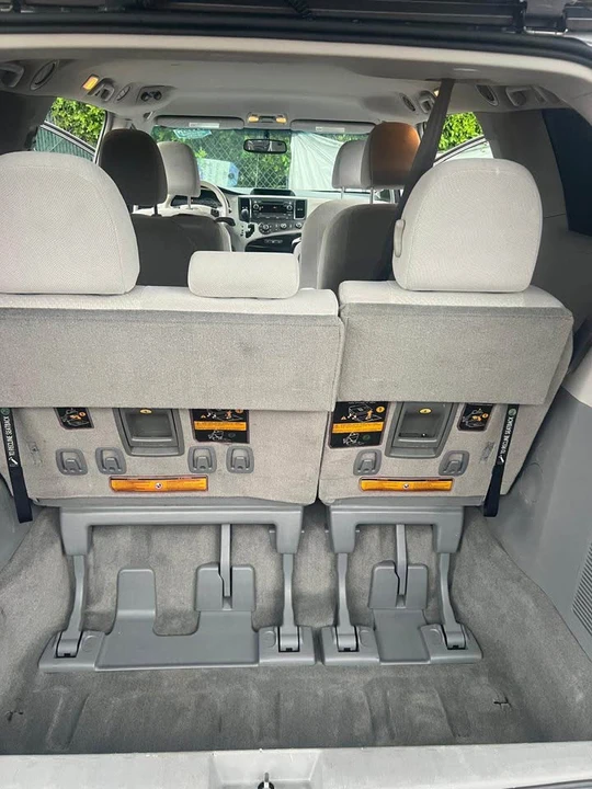2012 Toyota Sienna 3rd Gen - Image 9 of 13