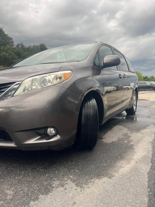 2012 Toyota Sienna 3rd Gen - Image 4 of 13