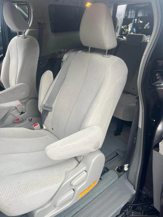 2012 Toyota Sienna 3rd Gen - Image 12 of 13