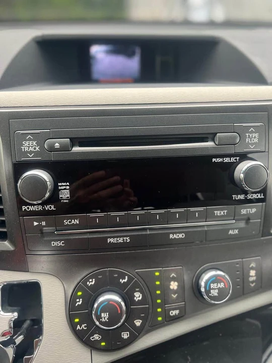 2012 Toyota Sienna 3rd Gen - Image 7 of 13