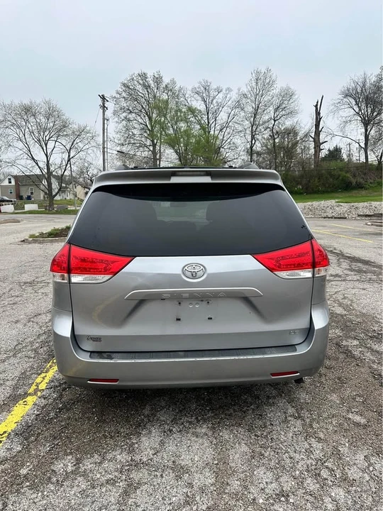 2012 Toyota Sienna 3rd Gen - Image 5 of 14