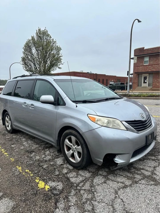 2012 Toyota Sienna 3rd Gen - Image 3 of 14