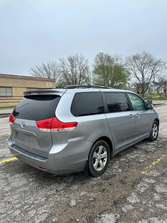 2012 Toyota Sienna 3rd Gen - Image 4 of 14