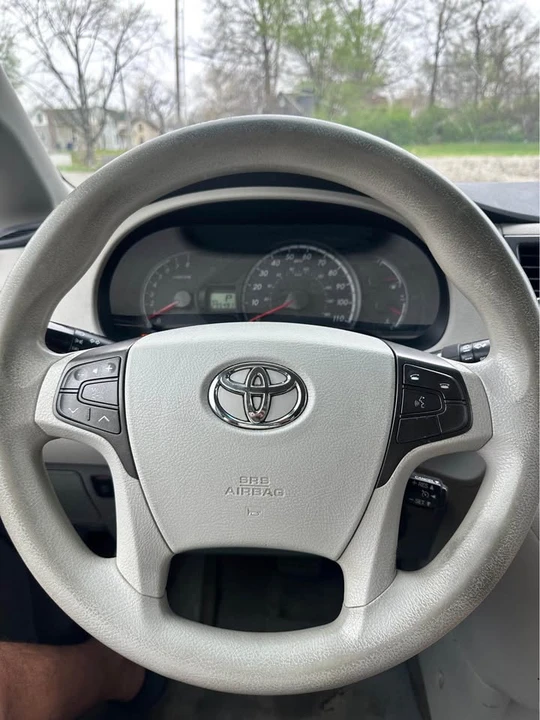 2012 Toyota Sienna 3rd Gen - Image 11 of 14