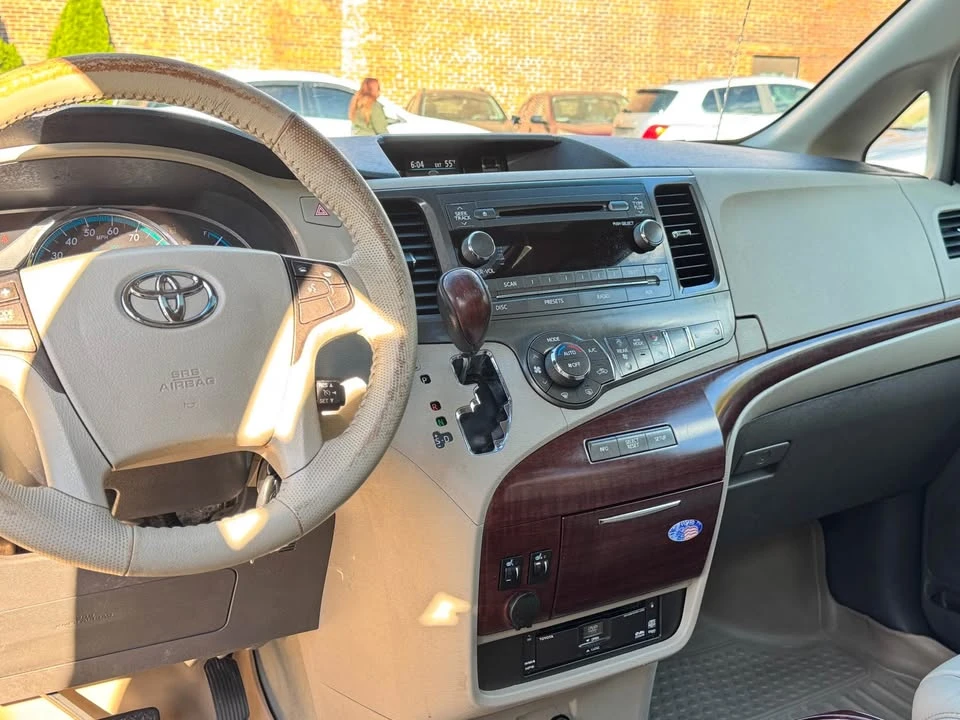 2012 Toyota Sienna 3rd Gen - Image 13 of 17