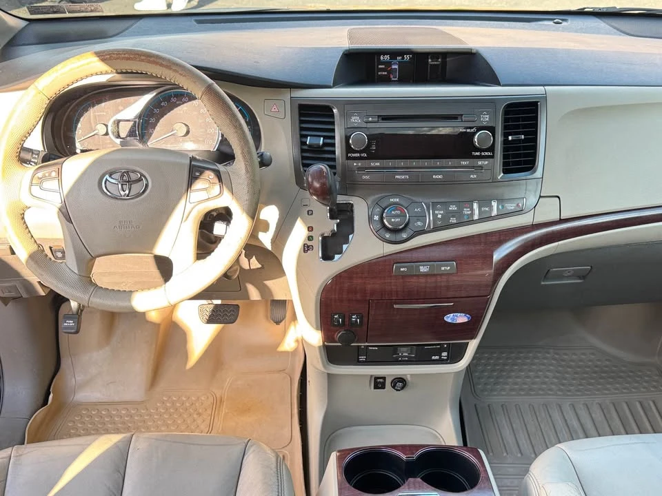 2012 Toyota Sienna 3rd Gen - Image 14 of 17